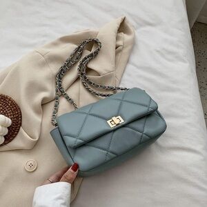 Quilted Teal Chain Shoulder Bag – Elegant Padded Crossbody Handbag